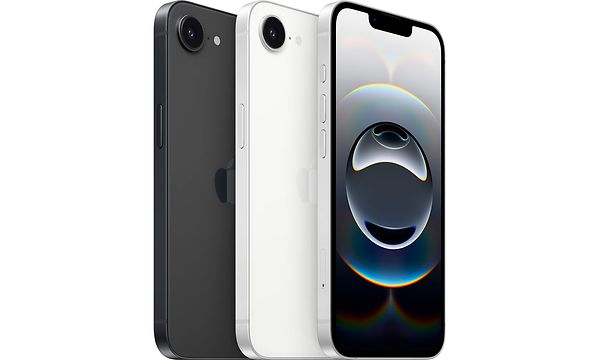 Kolme iPhone 16e -mallia vierekkäin