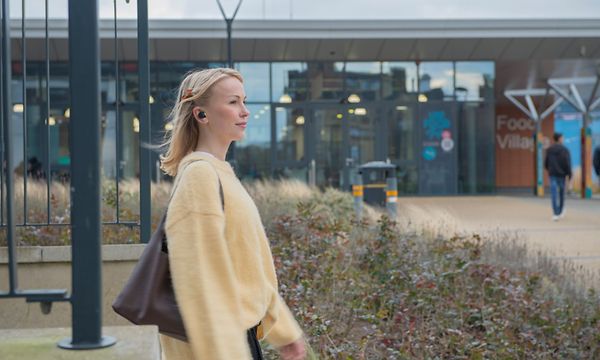 Sony-nappikuulokkeet - Vastamelutoiminto ja Ambient Sound -toiminto