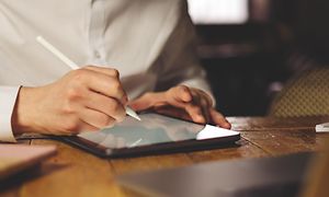 Tabletin käyttöä stylus-kynän kanssa