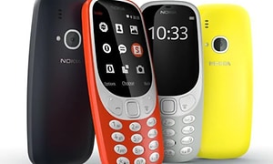 Eri värisiä uudelleen lanseeratun Nokia 3310 -sarjan puhelimia